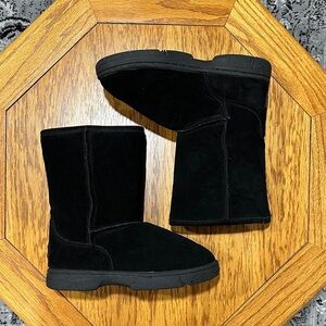*RJS FUZZIES* Black Sheepskin Boots Size 8